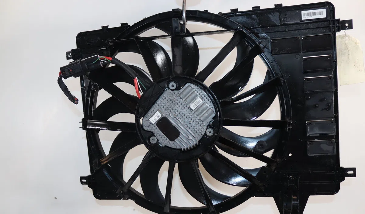 Moteur ventilateur radiateur Land rover RANGE ROVER EVOQUE (L538) 2.0 d 4x4 (2015-2019) occasion