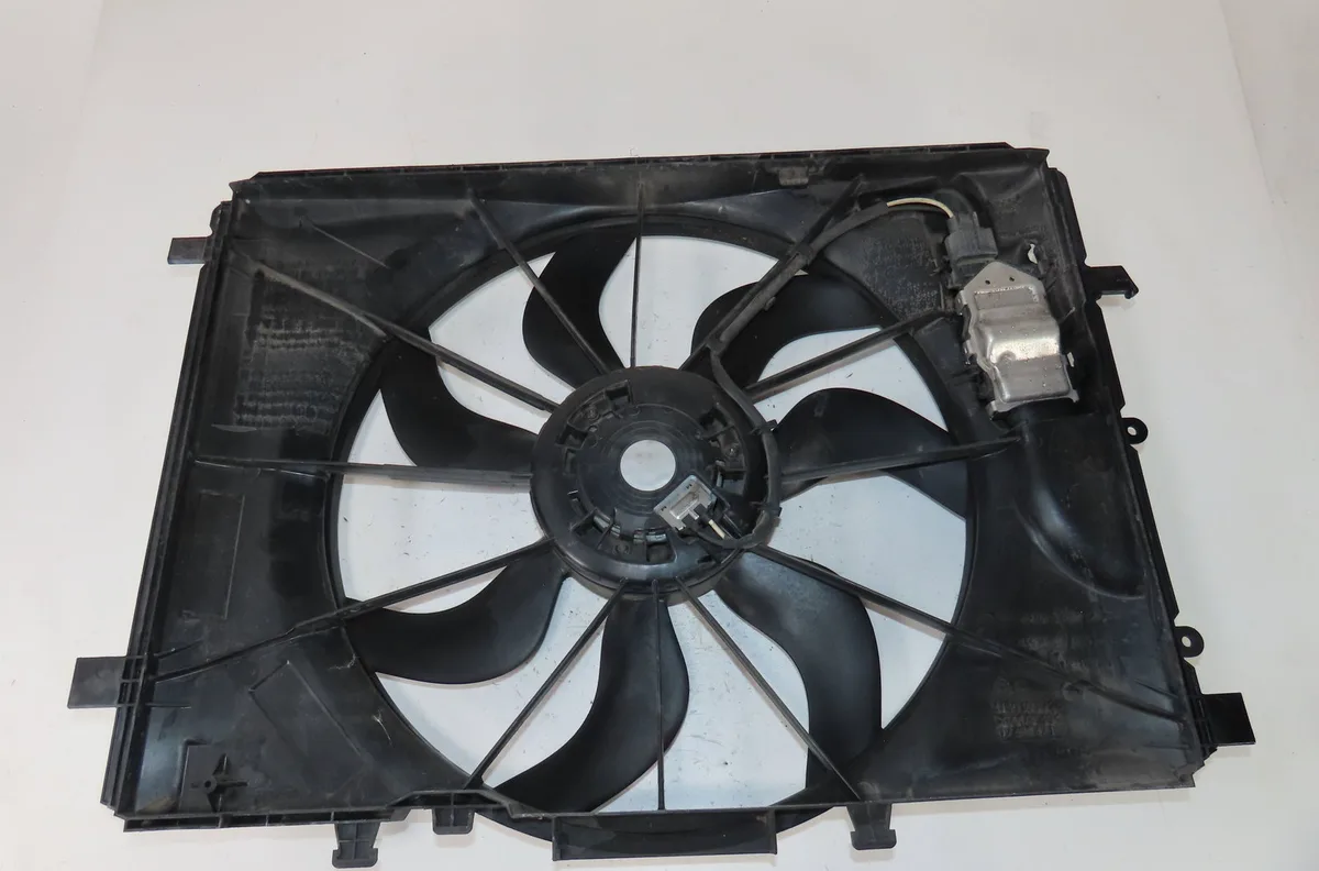 Moteur ventilateur radiateur Mercedes-benz CLASSE GLA (X156) Gla 220 cdi - d 4-matic (156.905) (2013) occasion
