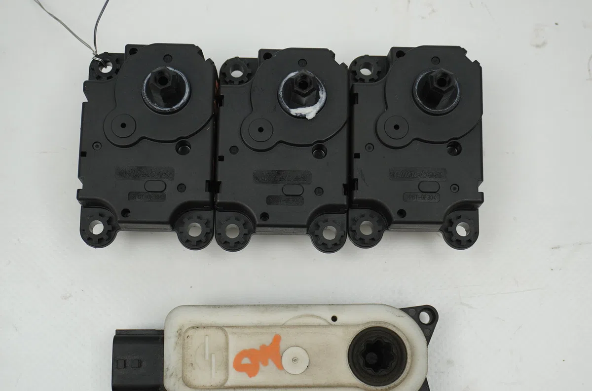Moteur volet de chauffage Dacia SANDERO III Liberty 125 i.e. (m73) (2012) occasion