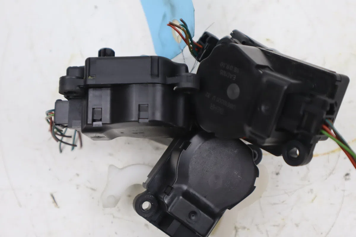 Moteur volet de chauffage Opel ASTRA J (P10) 1.7 cdti (68) (2009-2015) occasion