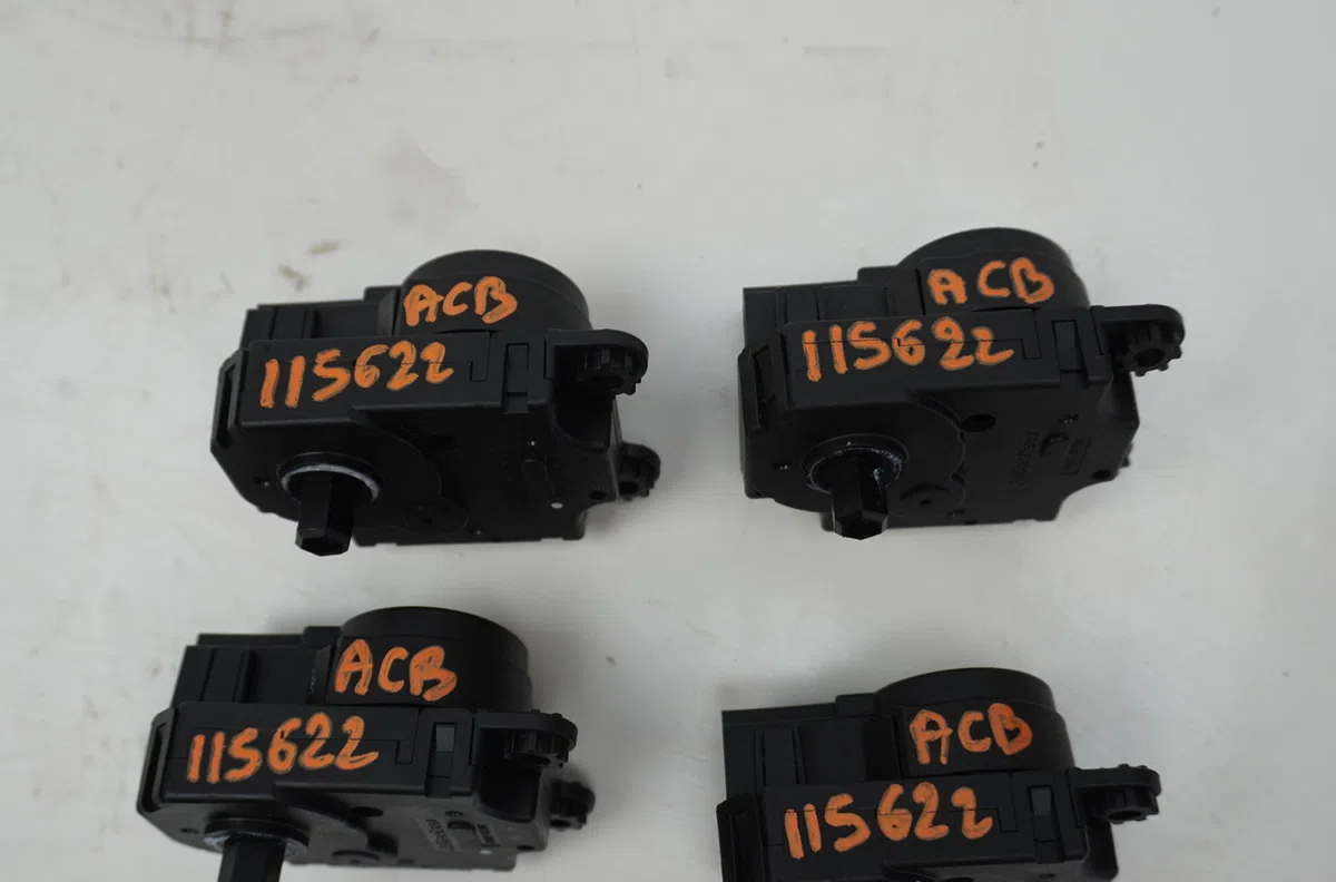 Moteur volet de chauffage Peugeot 5008 II (MC_, MJ_, MR_, M4_) 1.2 (mrhnyh, mrhnyw, mrhnsj, mrhnsu, mrhnsm) (2016) occas