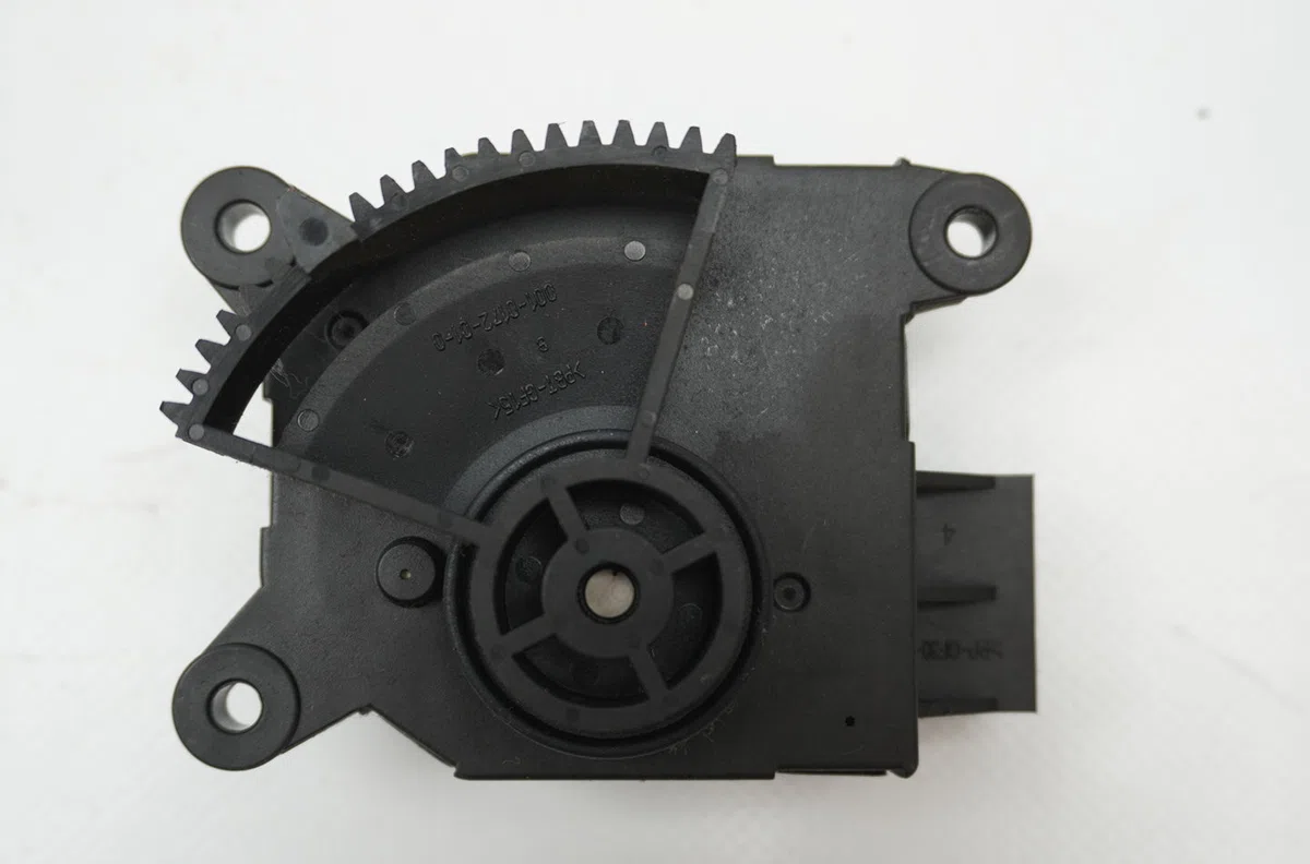Moteur volet de chauffage Renault CLIO III (BR0-1, CR0-1) 1.5 dci (br0h, cr0h, cr1s, br1s) (2005-2014) 3 portes occasion