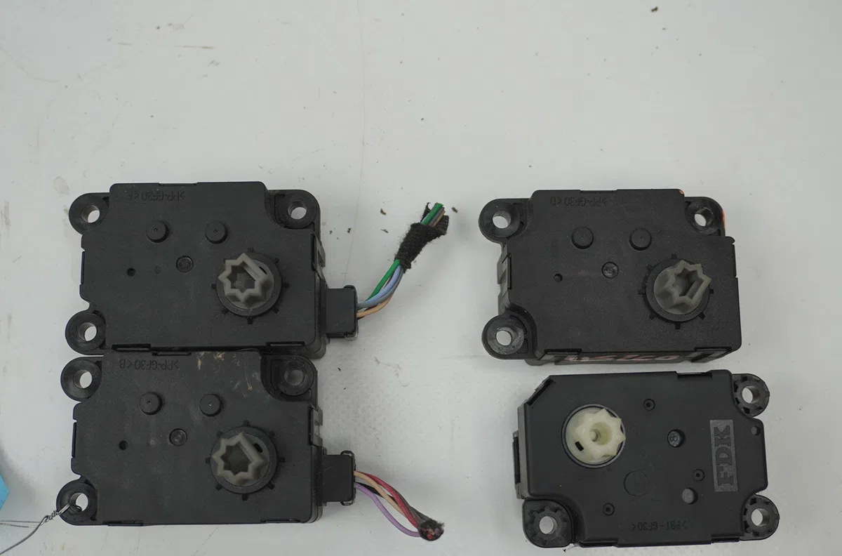 Moteur volet de chauffage Renault SCÉNIC III (JZ0-1_) 1.5 dci (2009) 5 portes occasion