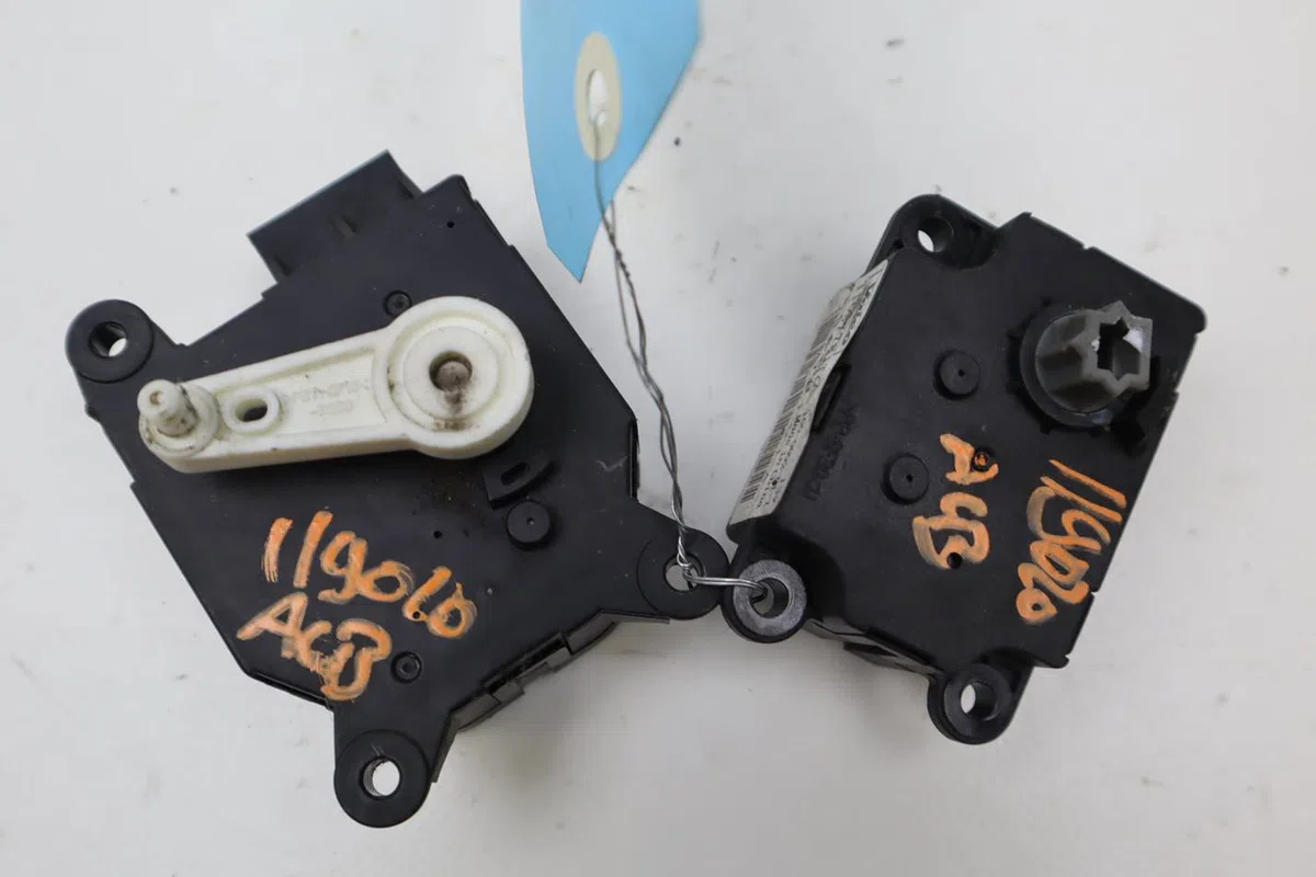 Moteur volet de chauffage Renault TWINGO II (CN0_) 1.2 16v (cn04, cn0a, cn0b) (2007-2014) 3 portes occasion