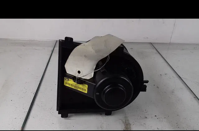 Moteur volet de chauffage Volkswagen GOLF IV (1J1) 3.2 r32 4motion (2002-2005) occasion