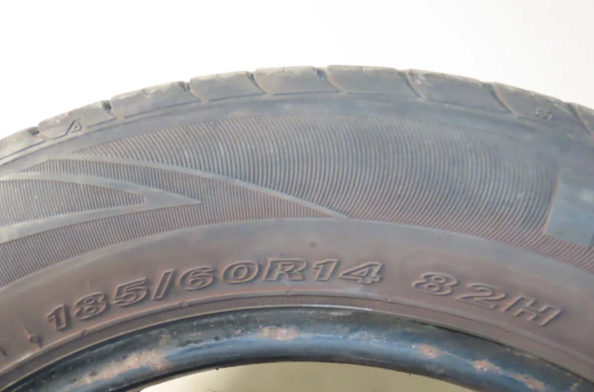Paire de pneus Chevrolet AVEO - KALOS 3-5 portes (T250, T255) 1.2 (2008) 5 portes occasion