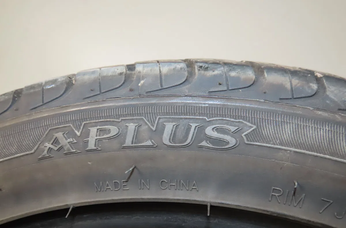Paire de pneus Opel CORSA D (S07) 1.2 (l08, l68) (2006-2014) 5 portes occasion