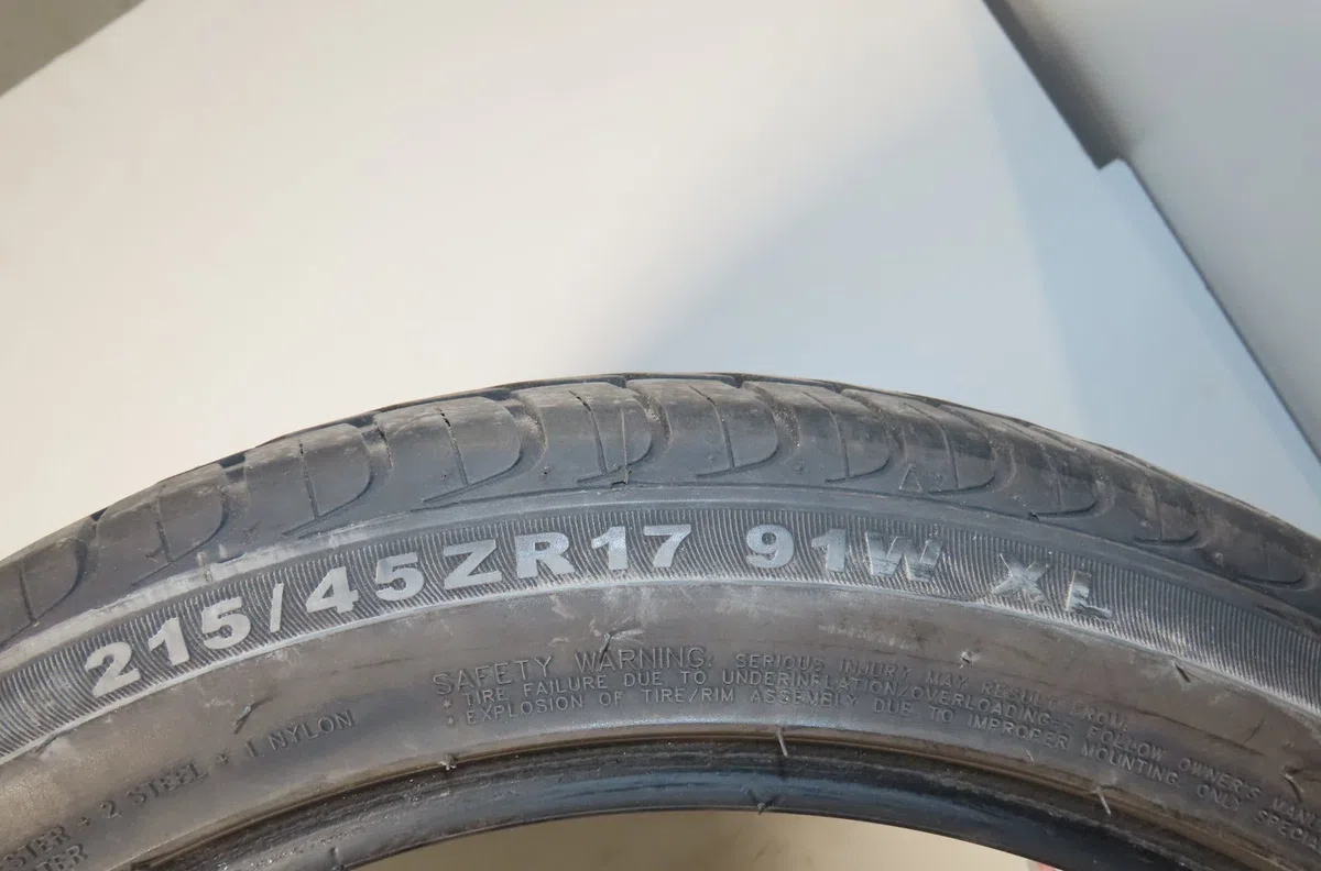 Paire de pneus Opel CORSA D (S07) 1.2 (l08, l68) (2006-2014) 5 portes occasion