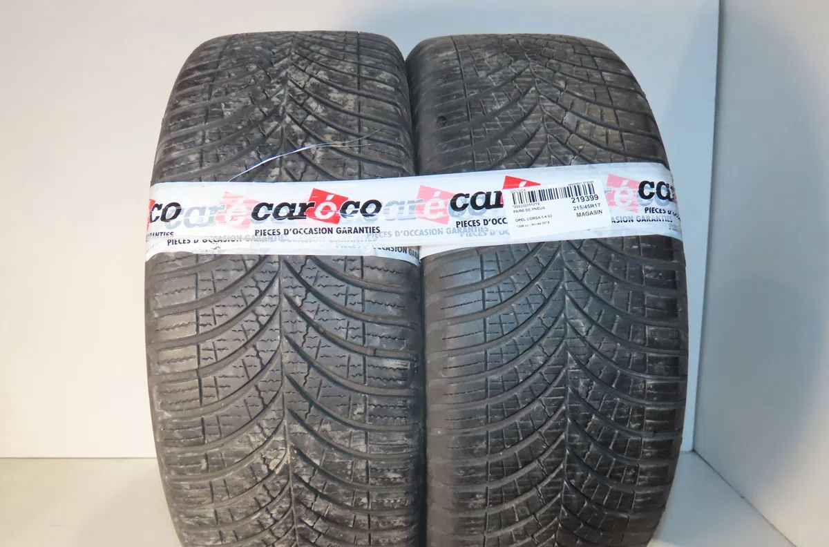 Paire de pneus Opel CORSA E (X15) 1.4 (08, 68) (2014) occasion