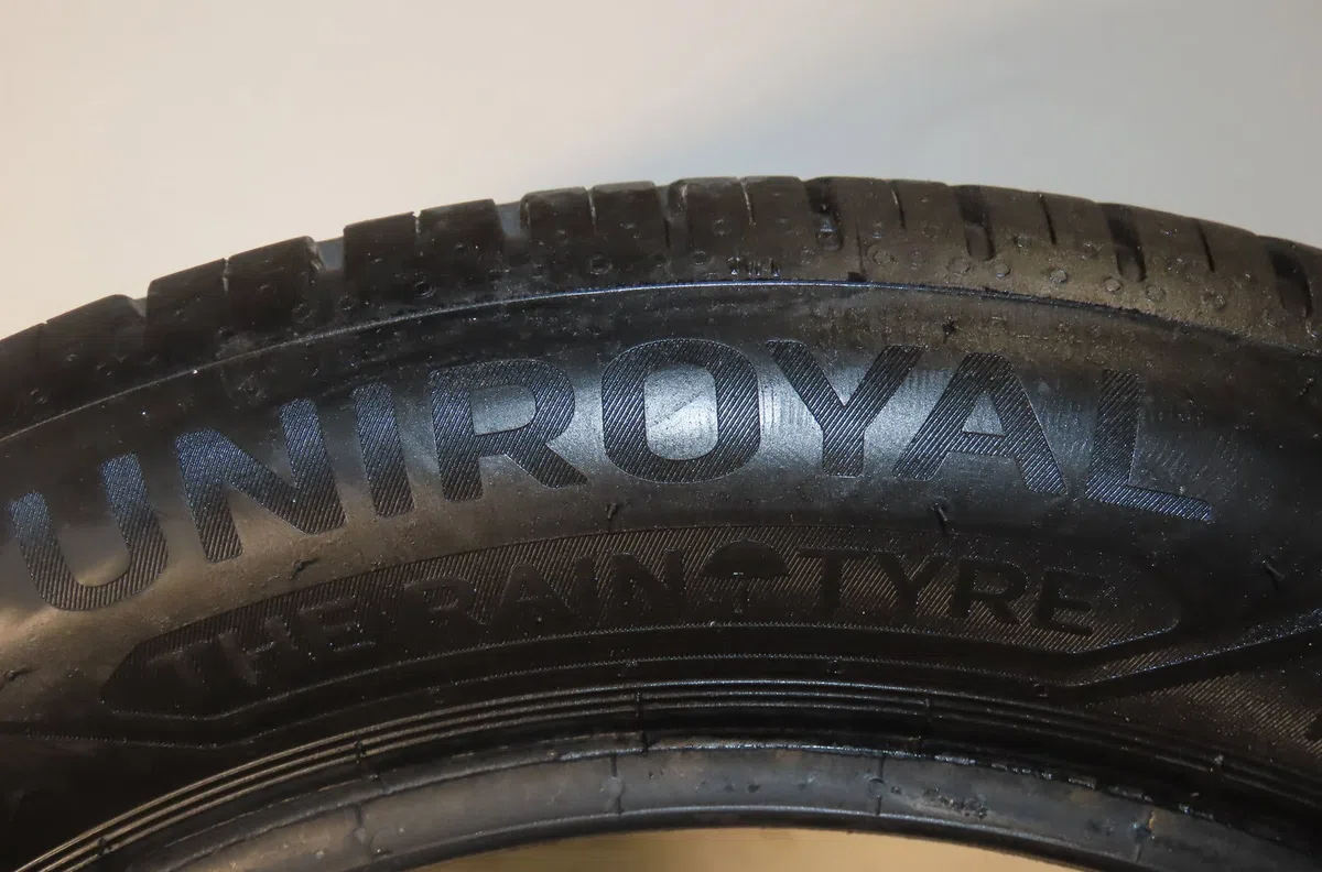 Paire de pneus Renault CLIO III (BR0-1, CR0-1) 1.2 16v (br02, br0j, br11, cr02, cr0j, cr11) (2005-2014) 5 portes occasio