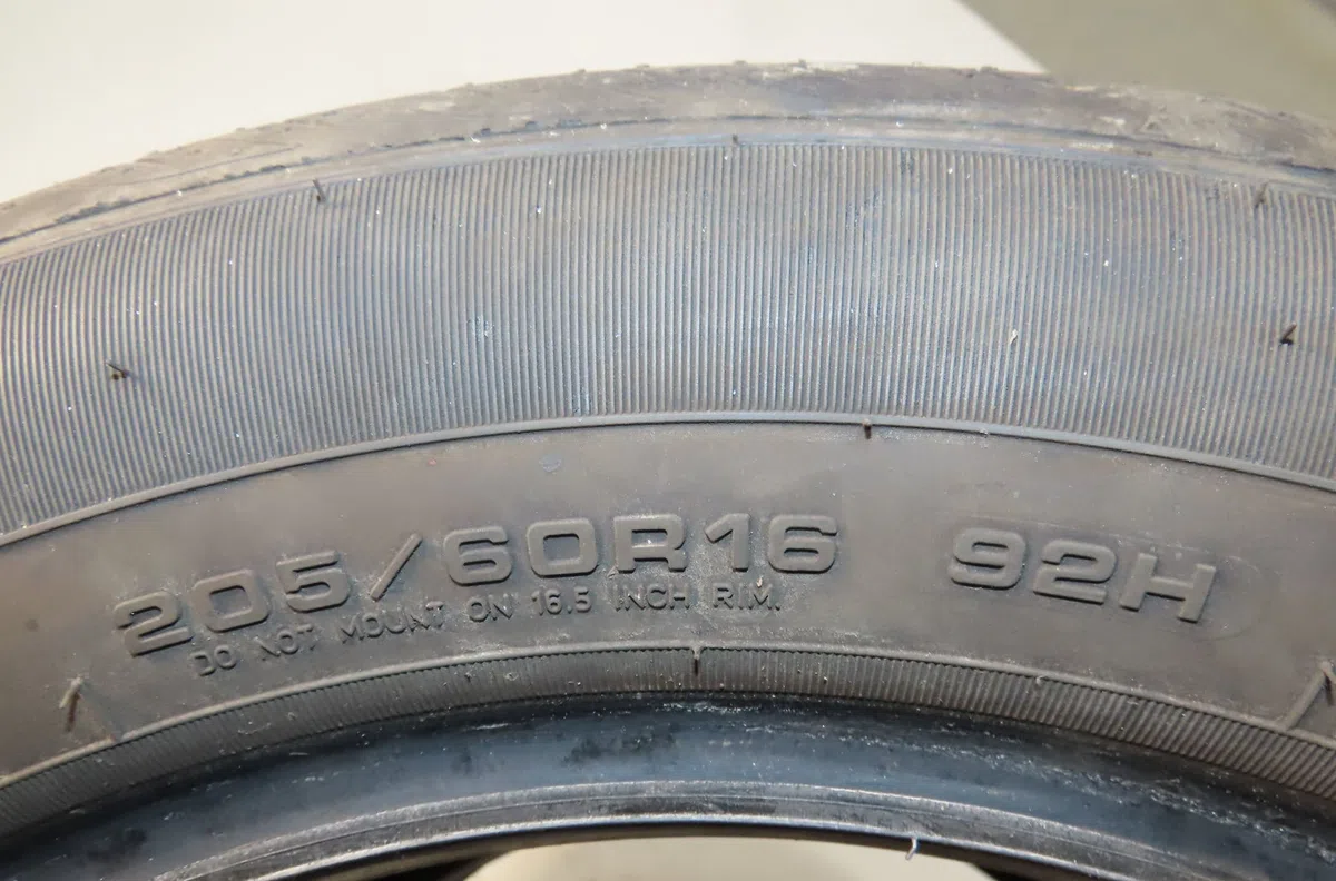 Paire de pneus Renault LAGUNA III (BT0-1) 1.5 dci (bt00, bt0a, bt0t, bt1j) (2007-2015) 5 portes occasion