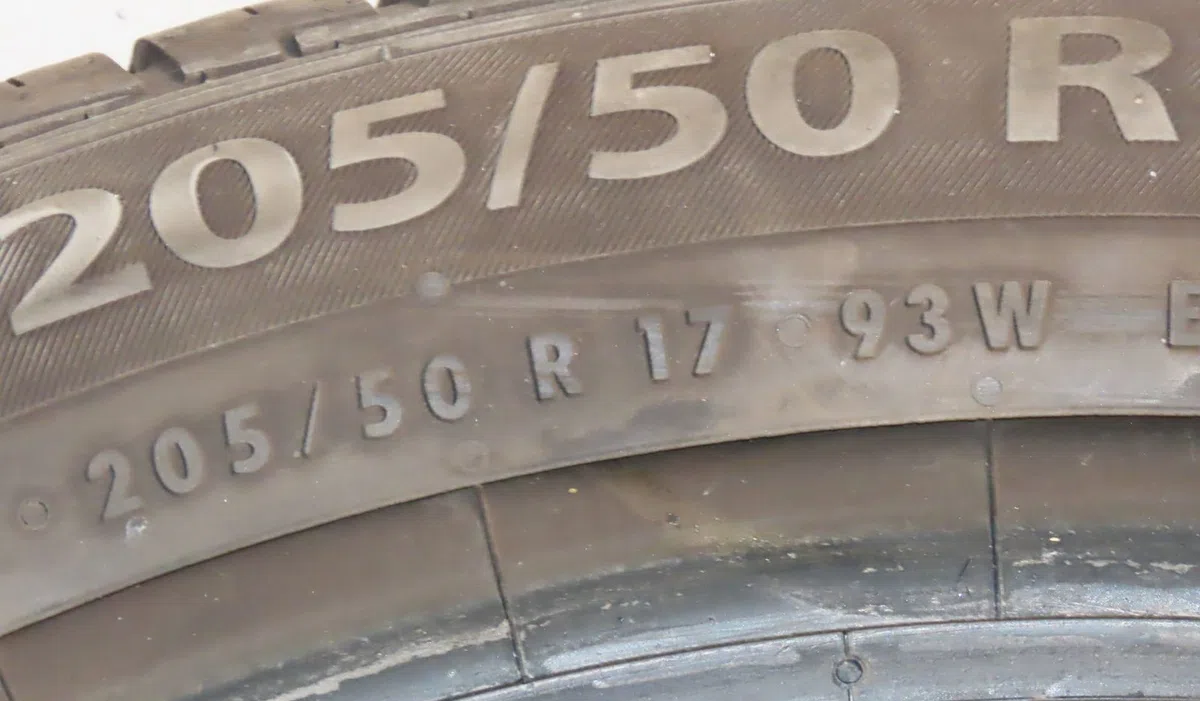 Paire de pneus Renault MEGANE II Break (KM0-1_) 1.5 dci (km16, km1e) (2005-2008) occasion