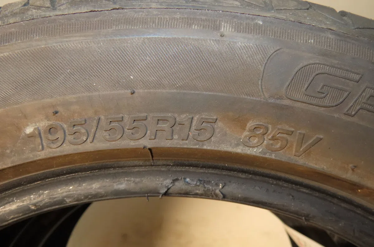 Paire de pneus Volkswagen POLO (9N_, 9A_) 1.4 tdi (2001-2005) occasion