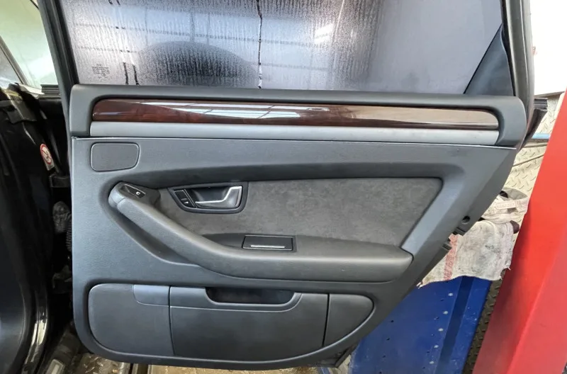 Panneau de porte arriere droit pour AUDI A8 2 PHASE 1