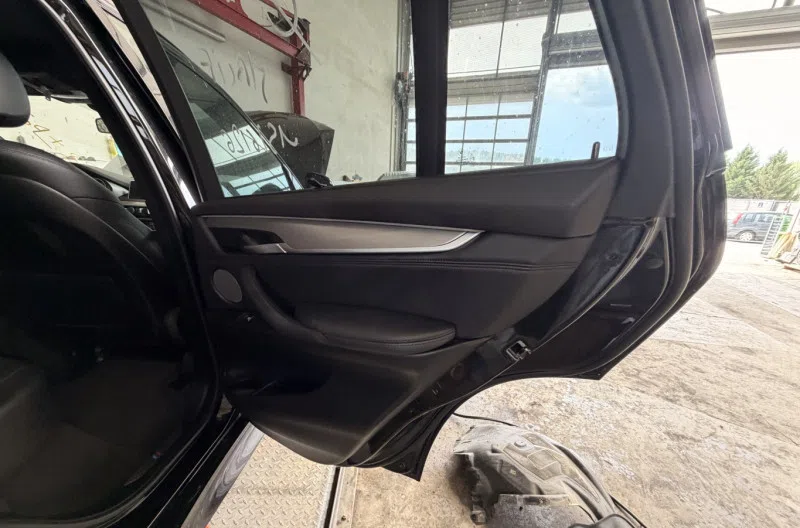 Panneau de porte arriere droit pour BMW X5 F15