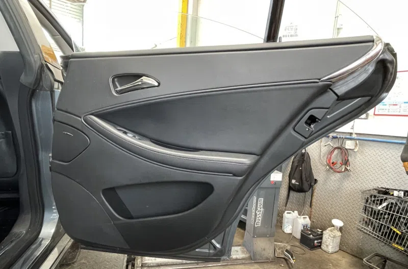 Panneau de porte arriere droit pour MERCEDES CLASSE CLS 219 PHASE 1