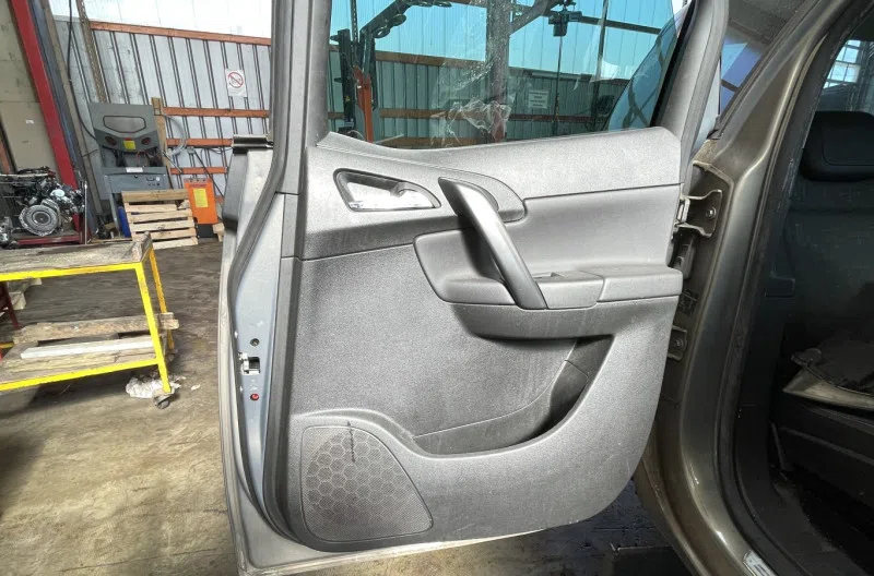 Panneau de porte arriere droit pour OPEL MERIVA B PHASE 1