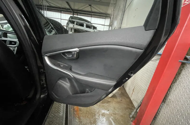 Panneau de porte arriere droit pour VOLVO V 40 2 PHASE 1 BREAK