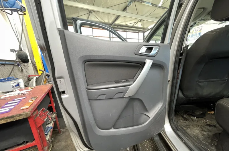 Panneau de porte arriere gauche pour FORD RANGER 4 PHASE 1