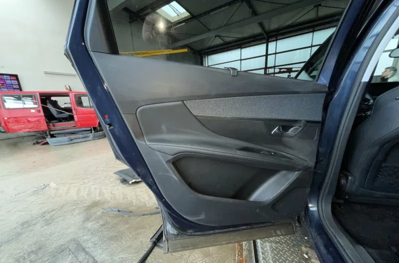 Panneau de porte arriere gauche pour PEUGEOT 5008 2 PHASE 1