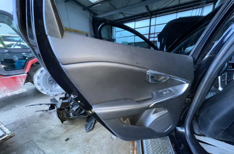 Panneau de porte arriere gauche pour VOLVO V 40 2 PHASE 1 BREAK