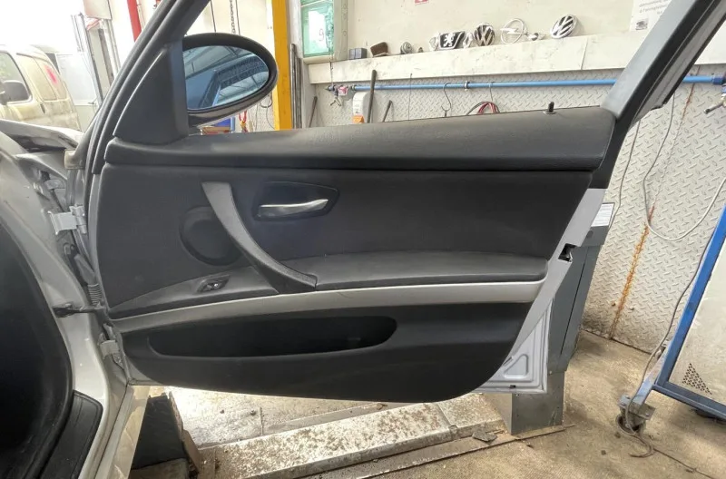 Panneau de porte avant droit pour BMW SERIE 3 E90 PHASE 1