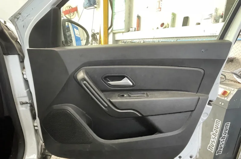 Panneau de porte avant droit pour DACIA DUSTER 2 PHASE 2