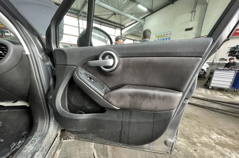 Panneau de porte avant droit pour FIAT 500X PHASE 1