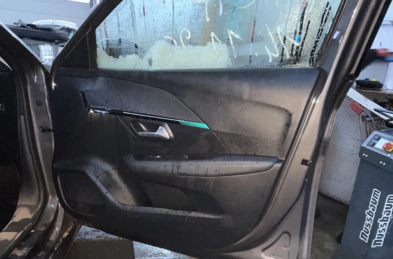 Panneau de porte avant droit pour PEUGEOT 208 2