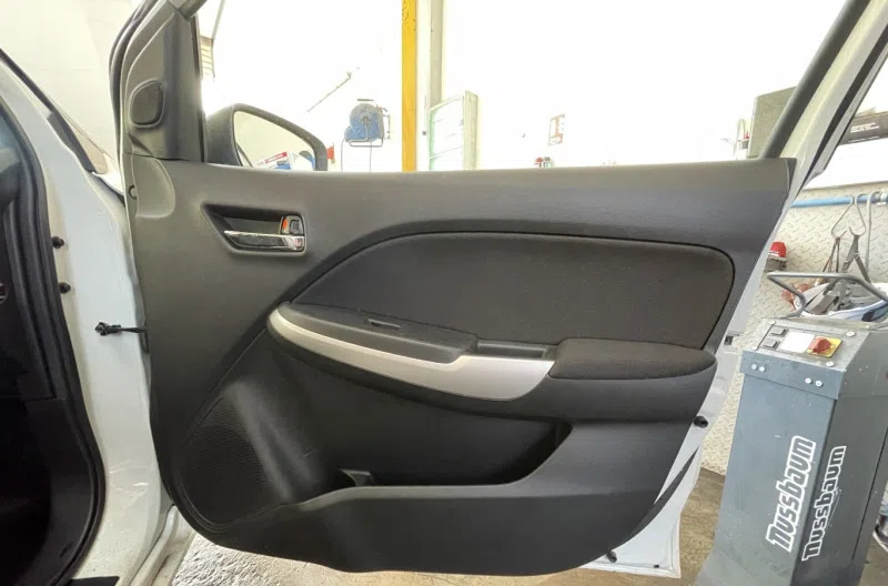 Panneau de porte avant droit pour SUZUKI BALENO 2