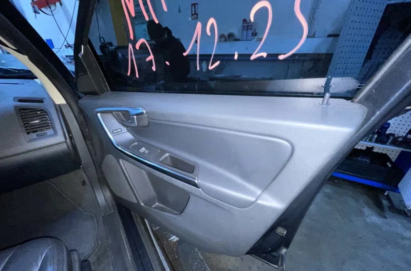 Panneau de porte avant droit pour VOLVO XC 60 1 PHASE 1