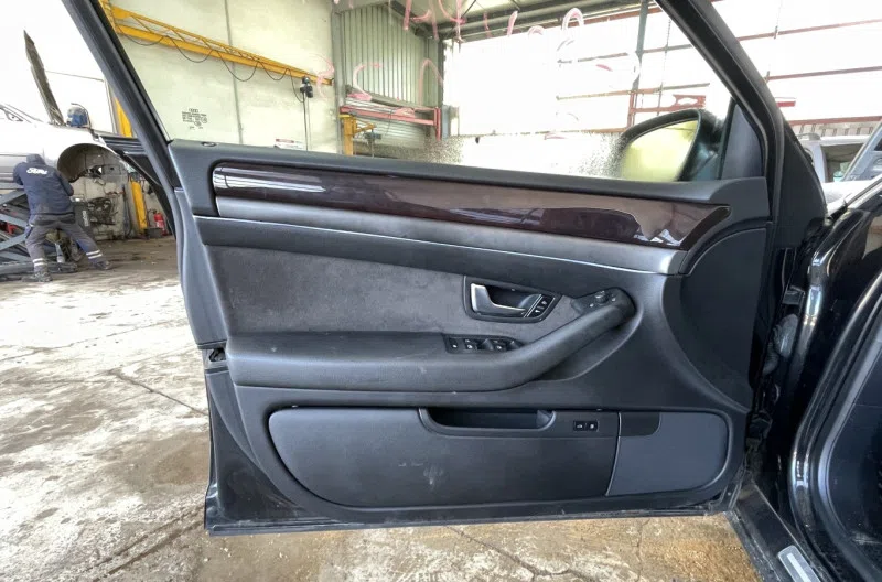 Panneau de porte avant gauche pour AUDI A8 2 PHASE 1
