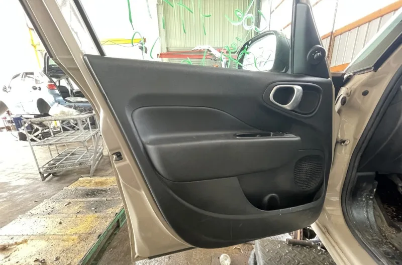Panneau de porte avant gauche pour FIAT 500L PHASE 2