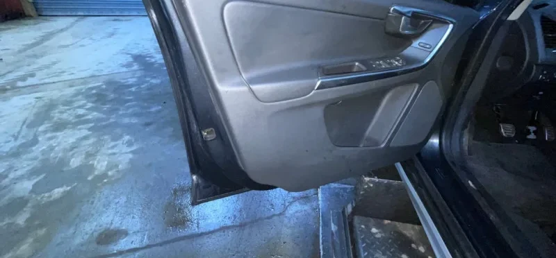 Panneau de porte avant gauche pour VOLVO XC 60 1 PHASE 1