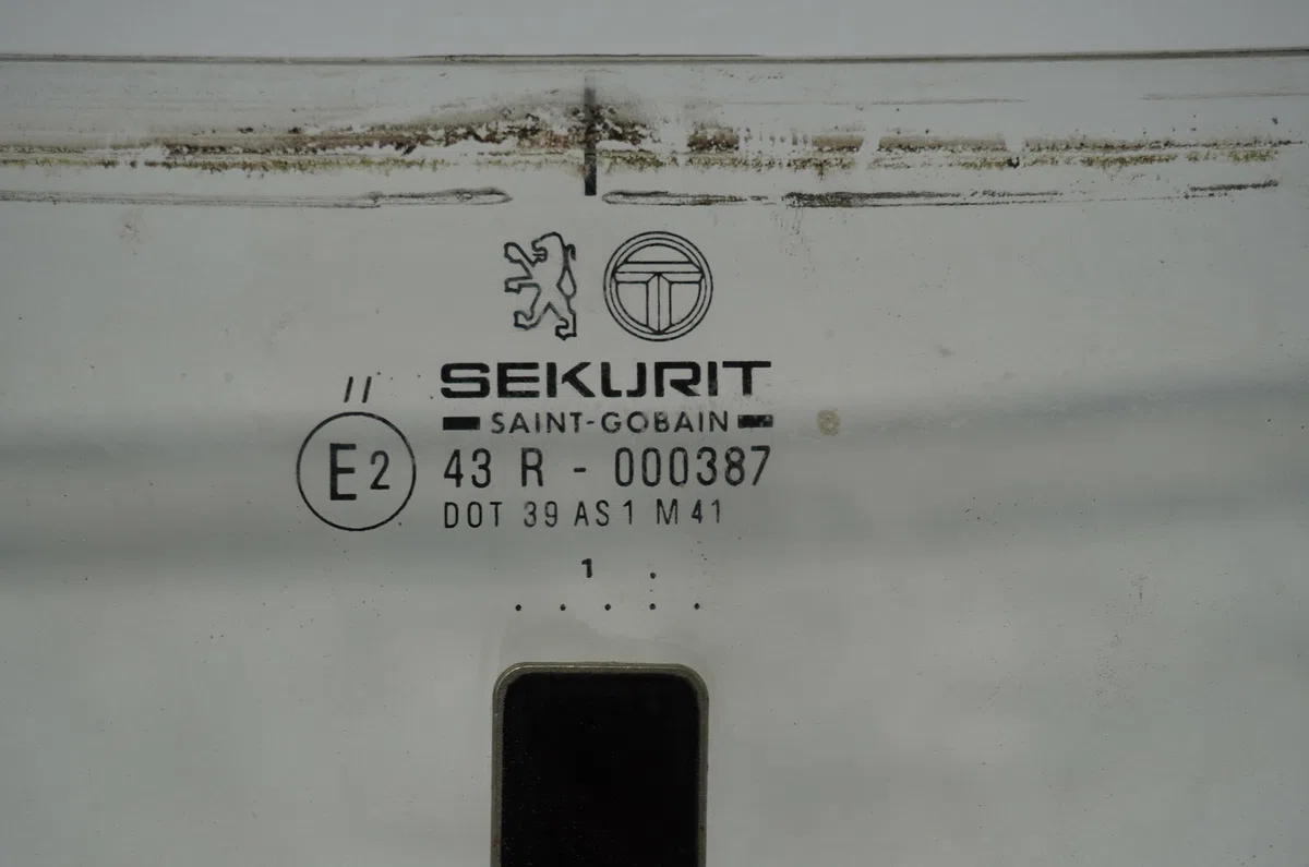 Pare-brise Peugeot 205 II (20A-C) 1.7 diesel (1987-1998) occasion