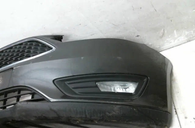 Pare-choc avant Ford FOCUS III Turnier 1.6 tdci (2010) occasion