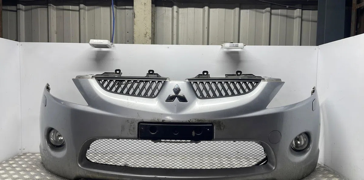Pare-choc avant MITSUBISHI GRANDIS occasion