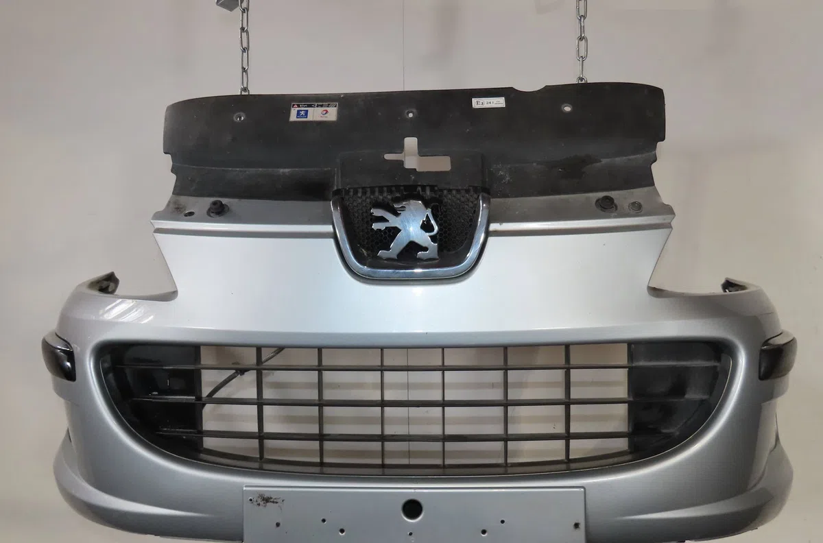 Pare-choc avant Peugeot 407 (6D_) 2.0 hdi 135 (6drhrh, 6drhre, 6drhrg, 6drhrj) (2004-2010) 4 portes occasion