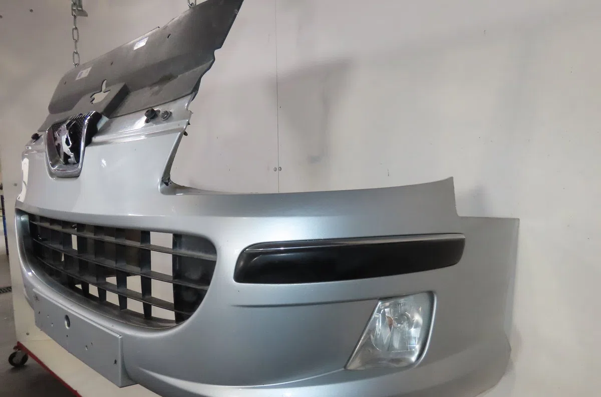 Pare-choc avant Peugeot 407 (6D_) 2.0 hdi 135 (6drhrh, 6drhre, 6drhrg, 6drhrj) (2004-2010) 4 portes occasion