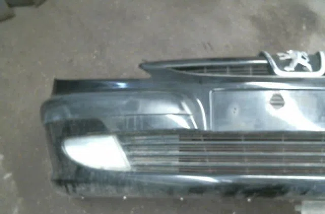 Pare-choc avant Peugeot 607 (9D, 9U) 3.0 v6 24v (2000-2004) occasion