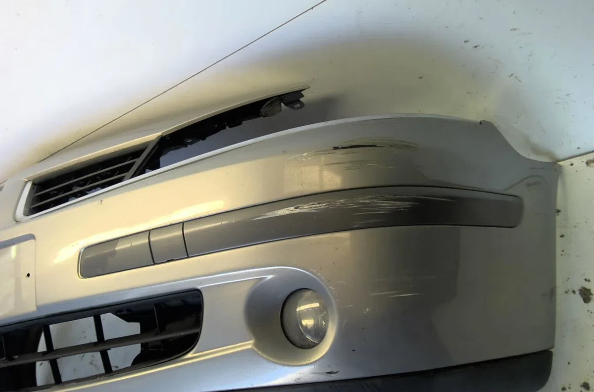 Pare-choc avant Renault LAGUNA II (BG0-1_) 2.0 dci (bg1t) (2005-2006) occasion