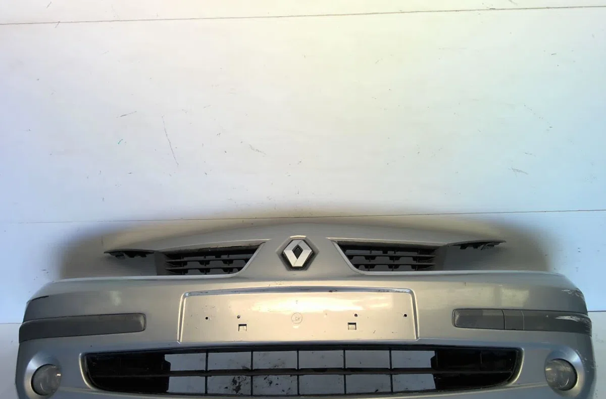 Pare-choc avant Renault LAGUNA II (BG0-1_) 2.0 dci (bg1t) (2005-2006) occasion