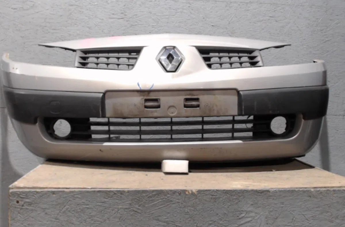 Pare-choc avant Renault MEGANE II (BM0-1_, CM0-1_) 1.5 dci (bm0f, bm0t, bm2b, cm0f, cm0t) (2002-2008) 5 portes occasion