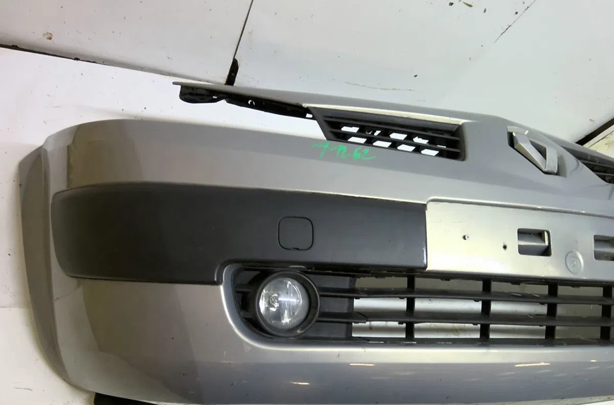 Pare-choc avant Renault MEGANE II (BM0-1_, CM0-1_) 1.9 dci (bm0g, cm0g) (2002-2008) 5 portes occasion