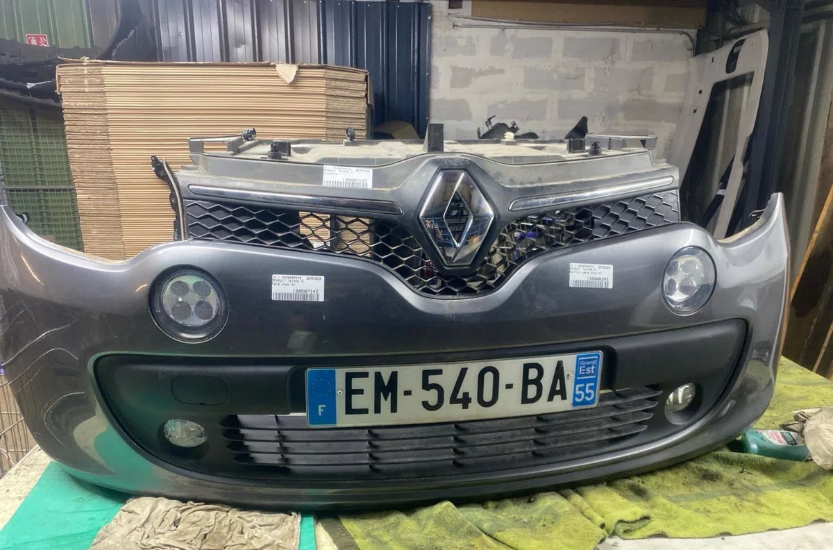 Pare-choc avant RENAULT TWINGO 3 PHASE 1 occasion