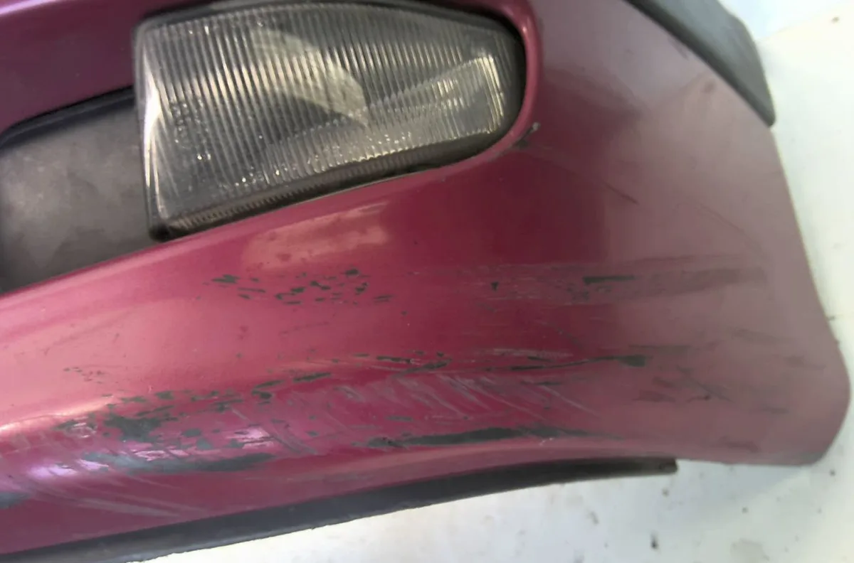 Pare-choc avant Toyota AVENSIS (_T22_) 1.8 (at221_) (1997-2000) occasion