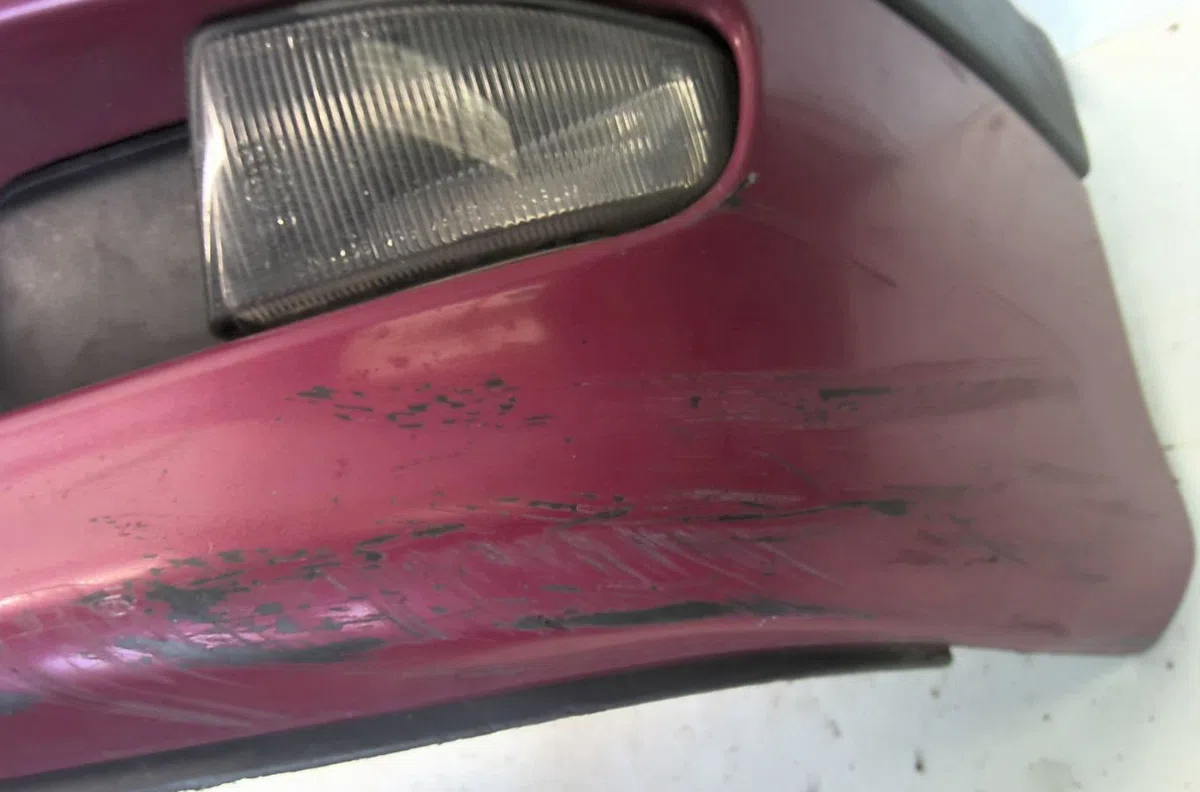 Pare-choc avant Toyota AVENSIS (_T22_) 1.8 (at221_) (1997-2000) occasion