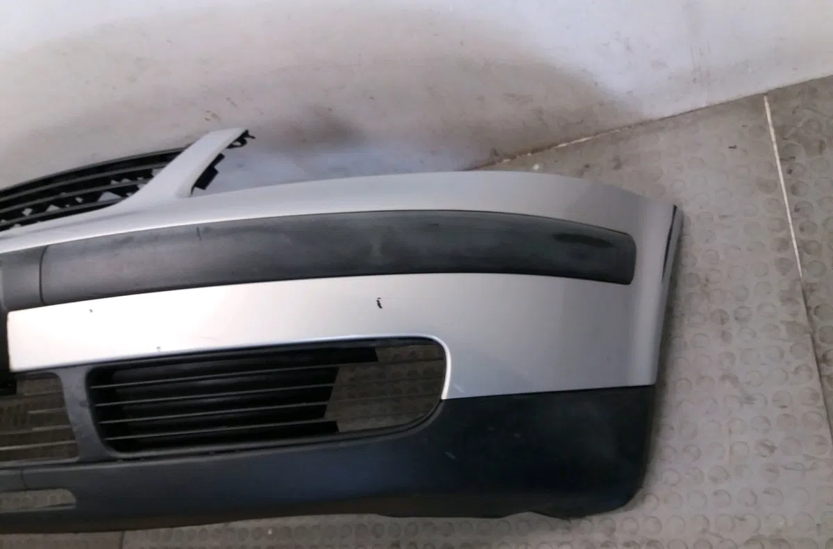 Pare-choc avant Volkswagen PASSAT B5 (3B2) 1.6 (1996-2000) occasion