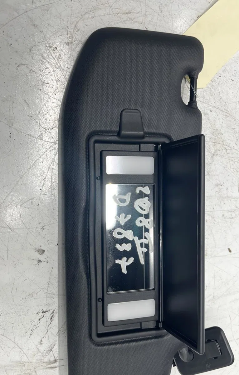 Pare-soleil droit Peugeot 208 II (UB_, UP_, UW_, UJ_) 1.2 puretech 100 (2019) 5 portes occasion