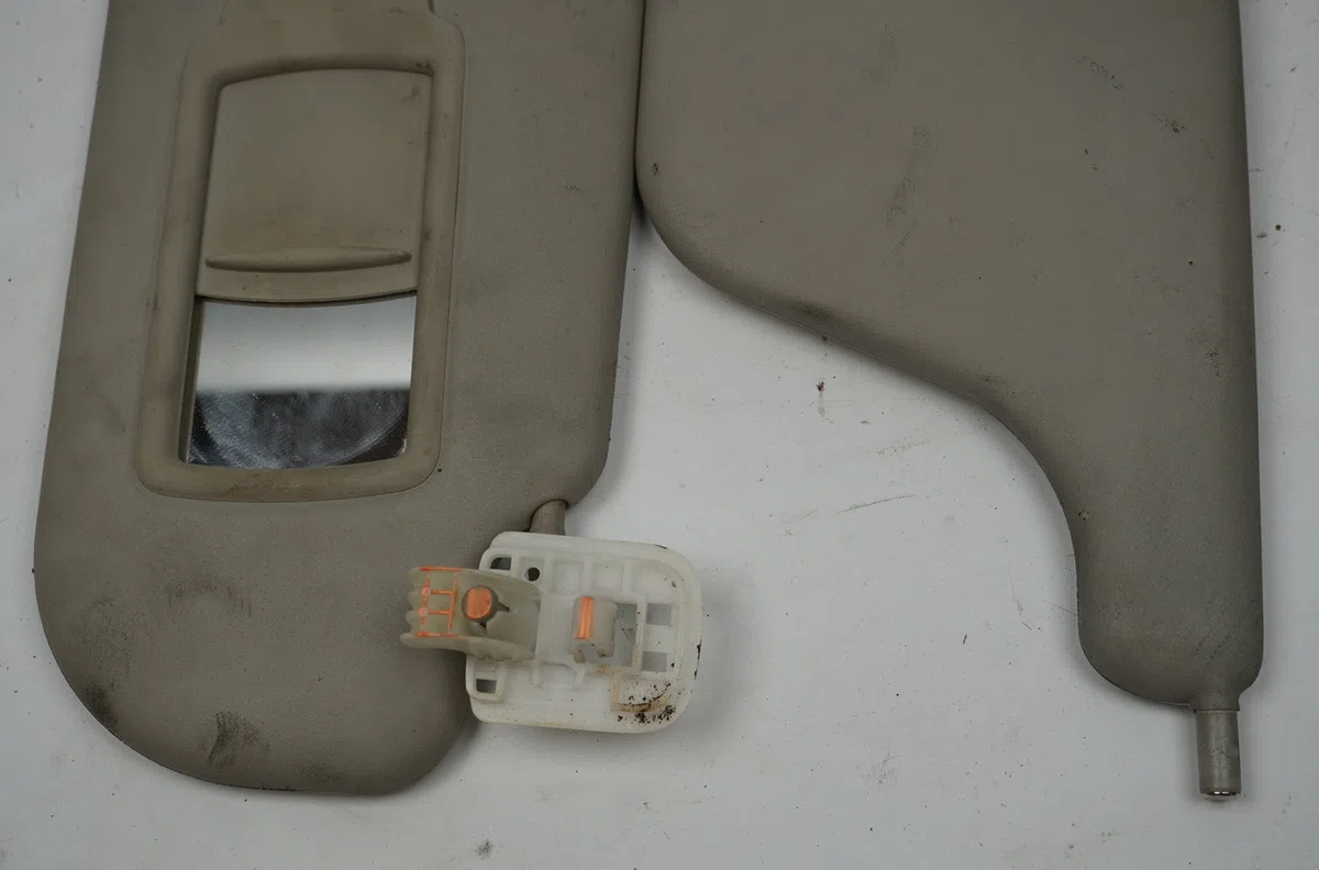 Pare-soleil droit Renault CLIO III (BR0-1, CR0-1) 1.5 dci (br0h, cr0h, cr1s, br1s) (2005-2014) 3 portes occasion